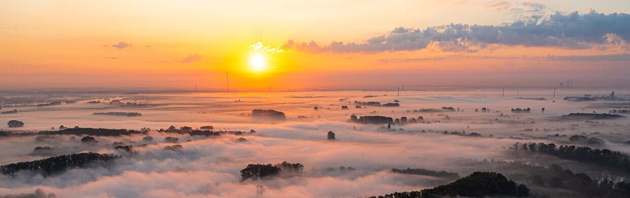 Sonnenaufgang über der Bislicher Insel; Foto: Hans Glader